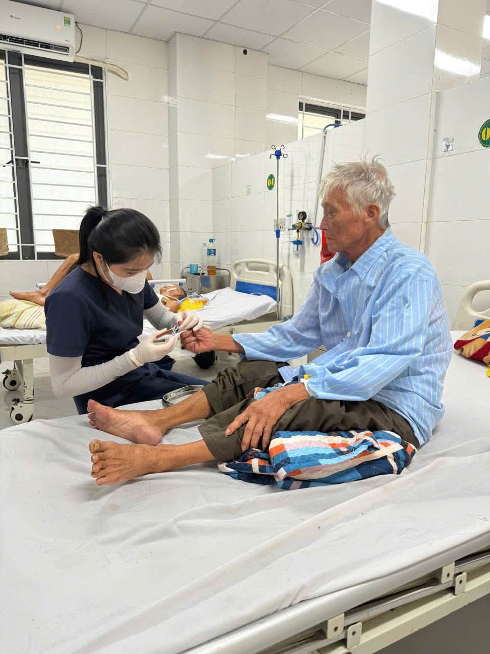 Những hình ảnh đẹp trong công tác chăm sóc người bệnh tại Trung tâm Y tế Tiên Điền