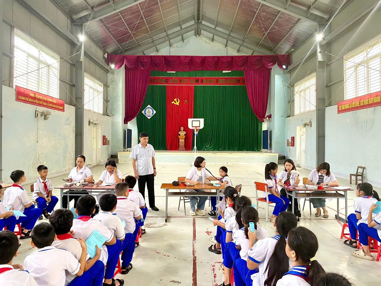 ĐỒNG LOẠT TRIỂN KHAI KHÁM SỨC KHỎE HỌC SINH TRÊN ĐỊA BÀN