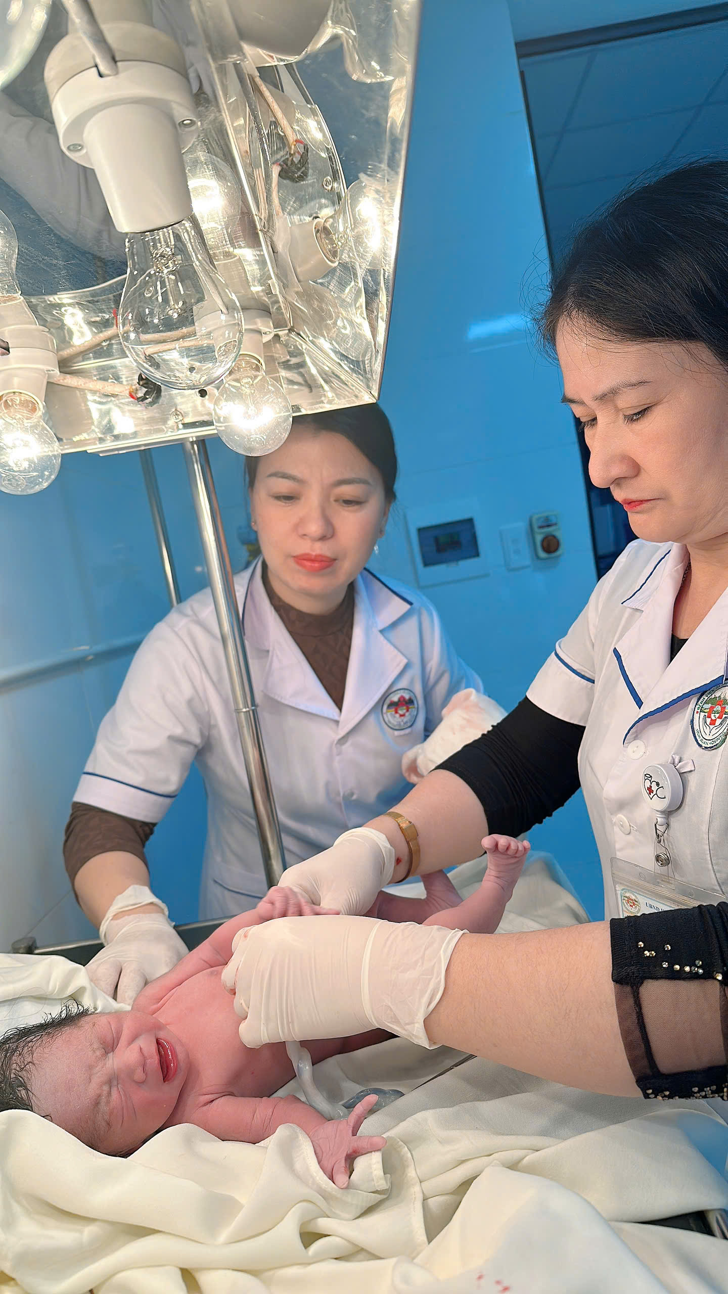 Ca sinh thường thành công. Mẹ tròn, con vuông, khỏe mạnh tại Khoa Sản Trung tâm Y tế Tiên Điền