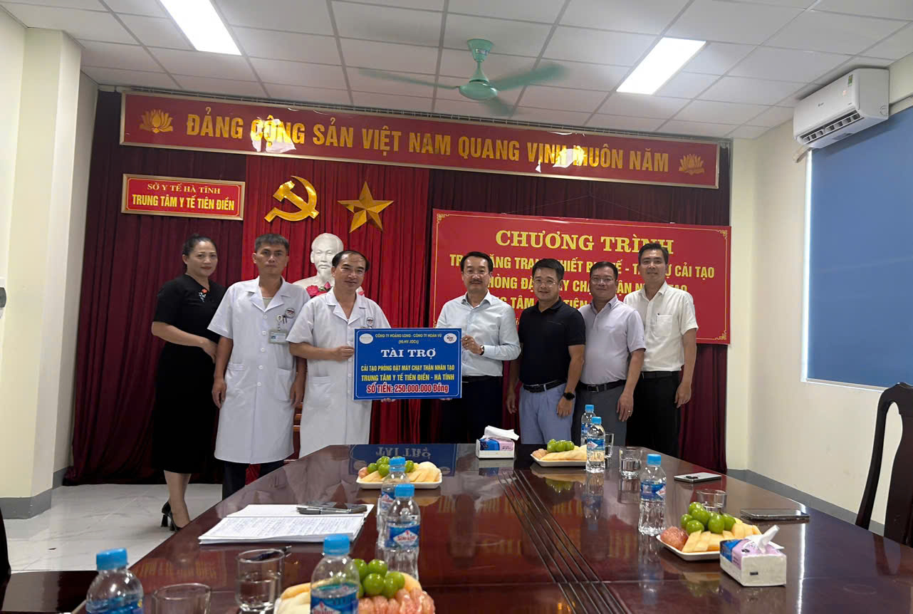 ĐÓN TIẾP ĐOÀN TỔNG CÔNG TY DẦU KHÍ VỀ TẶNG QUÀ